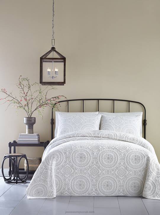 Medallion T CoverletJessica Simpson 6JRJ1055