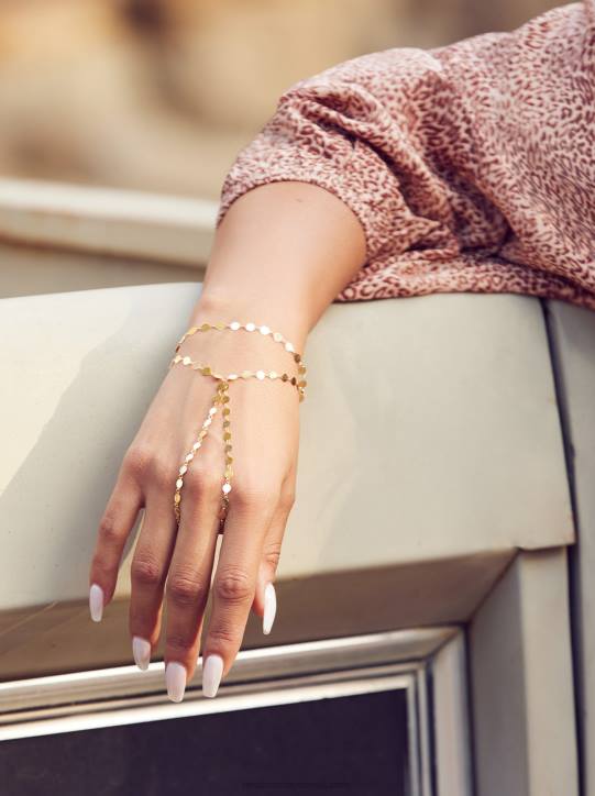 Demi Fine Hand Chain in Gold ConfettiJessica Simpson 6JRJ912