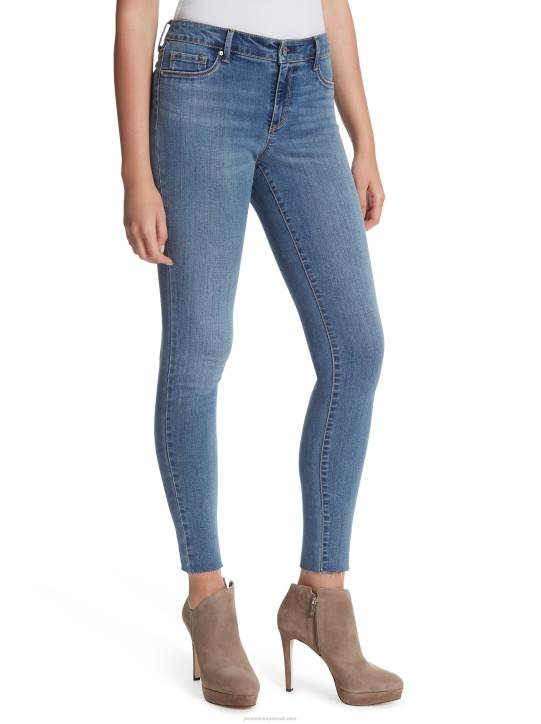 Kiss Me Skinny Jeans in PremiumJessica Simpson 6JRJ423