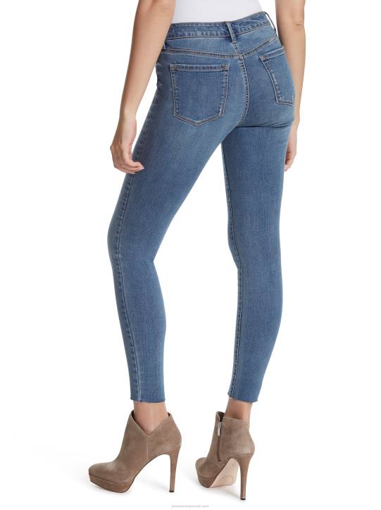 Kiss Me Skinny Jeans in PremiumJessica Simpson 6JRJ423