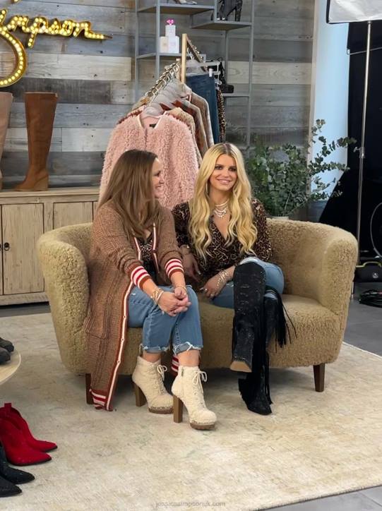 Spotlight High Rise Straight Jeans in Blue StreakJessica Simpson 6JRJ417